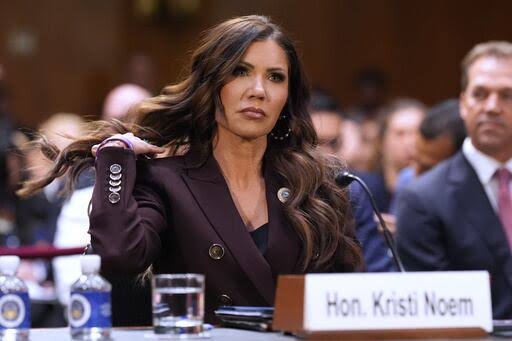 KRISTI NOEM SOLICITA EL DIVORCIO TRAS SU SALIDA DEL GABINETE DE EE. UU.