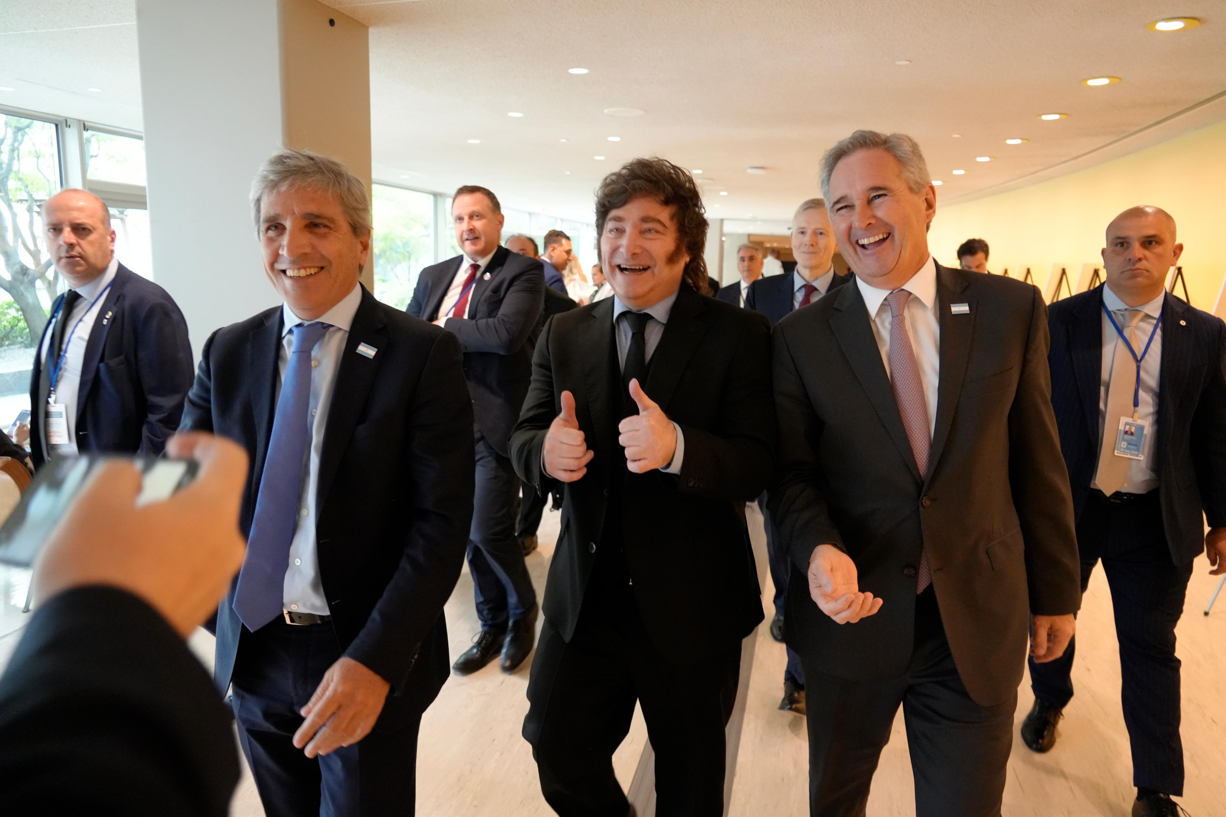 JAVIER MILEI BUSCA INVERSIONES EN FRANCIA Y PRIVATIZAR EL BELGRANO CARGAS