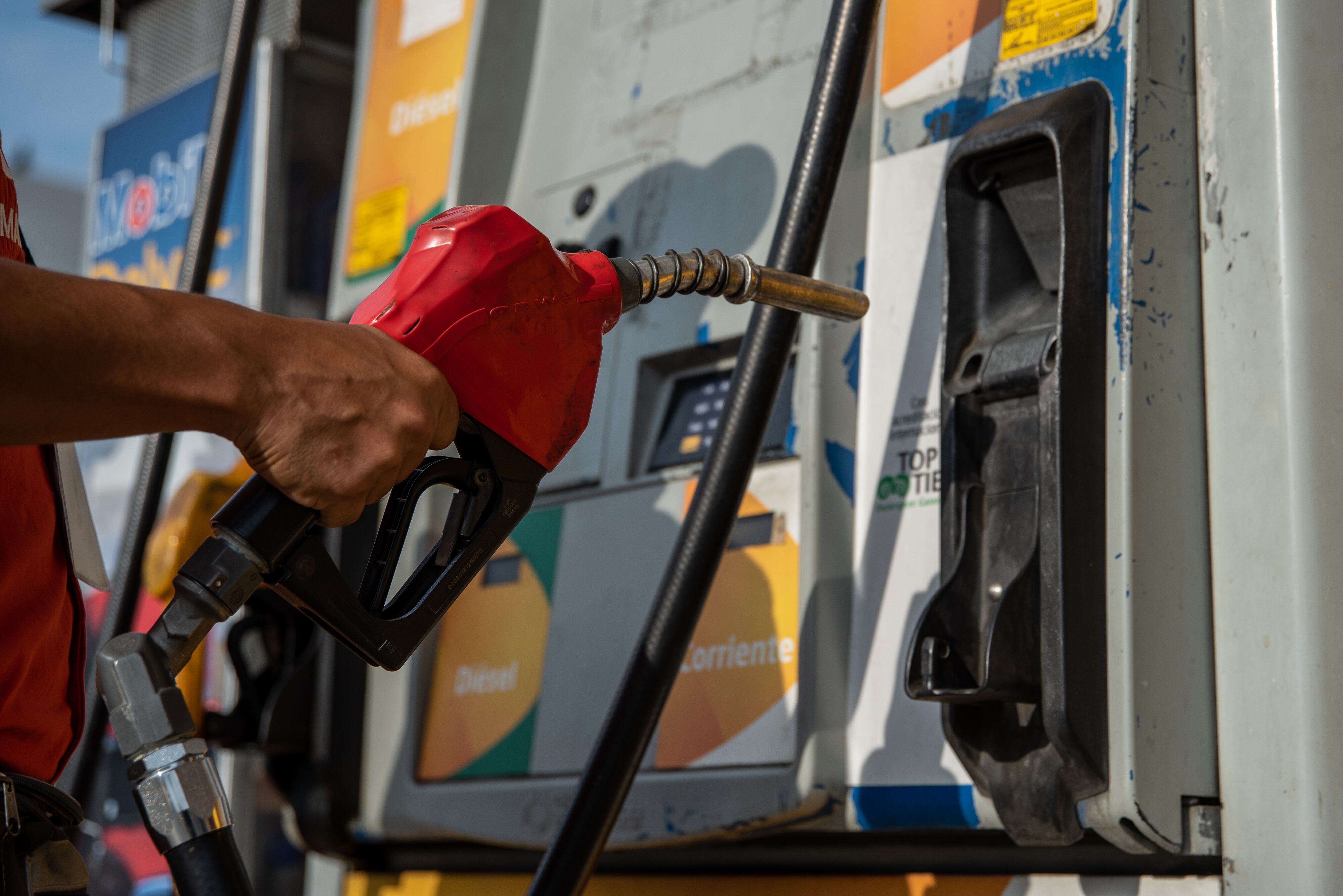 LOS PRECIOS DE LA GASOLINA MÁS ALTOS Y BAJOS EN AMÉRICA LATINA