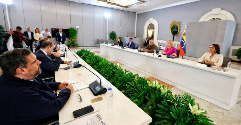 Gobierno y AN-2015 instalan tercer ciclo de diálogo en Caracas