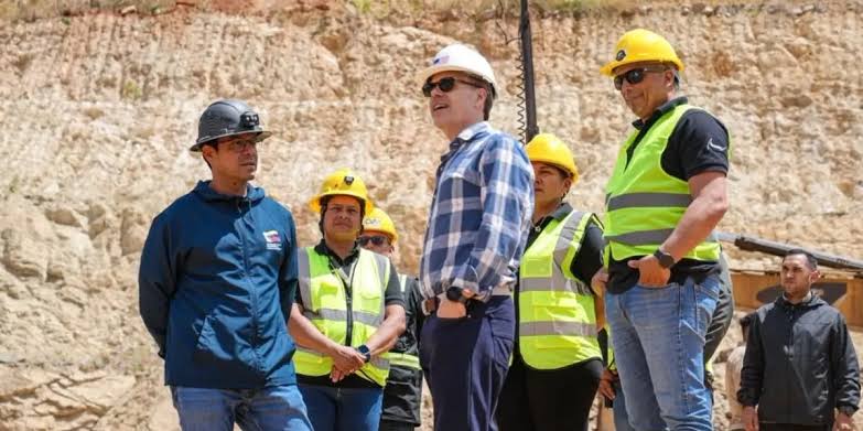 John Barrett visits gold processing plants in El Callao
