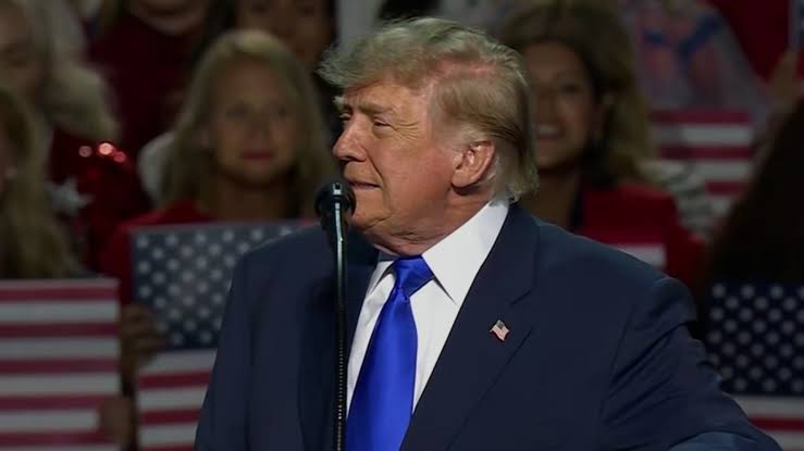 La aprobación de Trump cae al 33 % a semanas de las elecciones