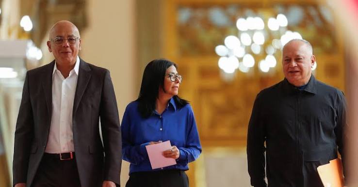 El gobierno responde al regreso de María Corina Machado con llamadas al diálogo