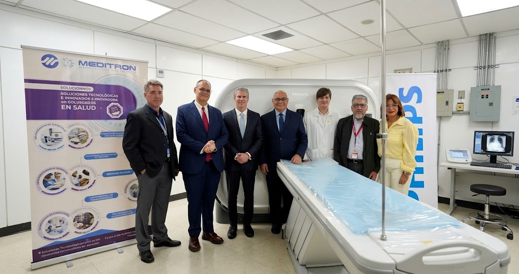 Subsecretario de Comercio de EE. UU. visita el Hospital Vargas