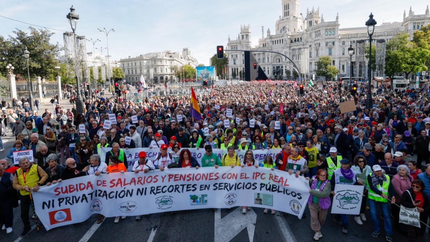 Pensioners march in Madrid to demand dignified pensions