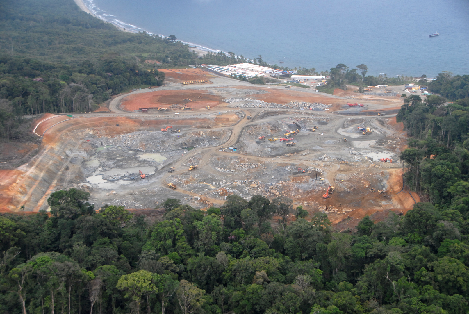 PANAMÁ RECOMIENDA NEGOCIAR CON FIRST QUANTUM LA MINA COBRE PANAMÁ