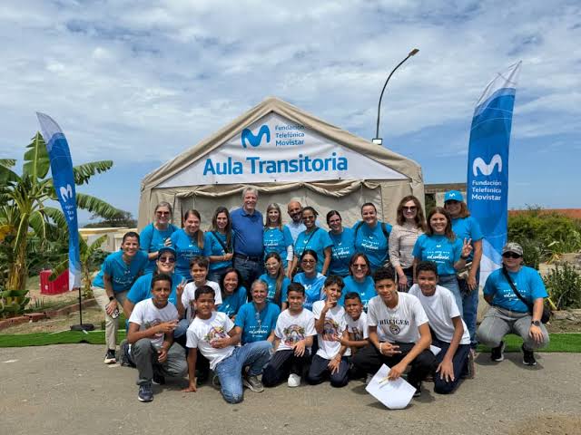 Movistar instala un aula transitoria para 140 niños en La Guaira