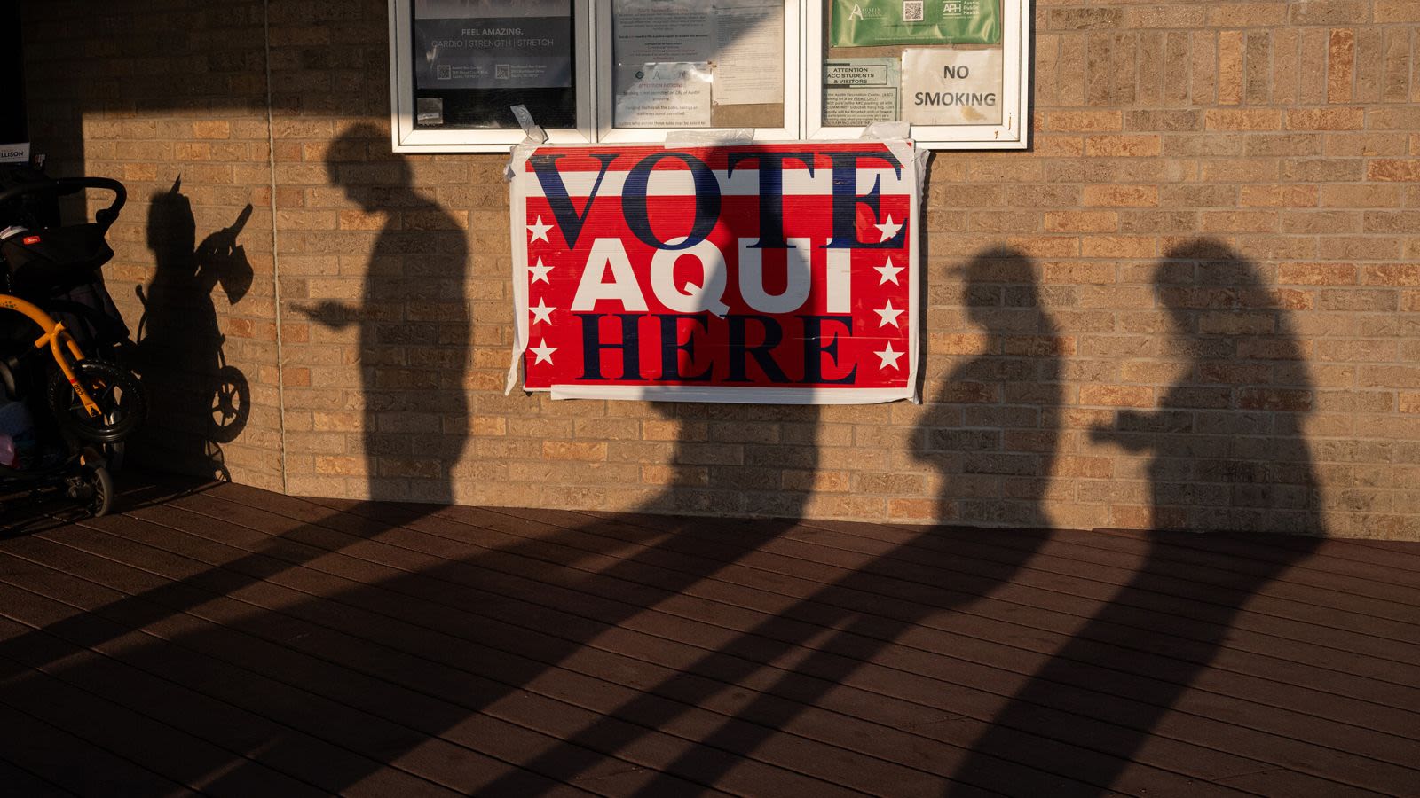 LOS VOTANTES LATINOS EN EE. UU. SE ALEJAN DE TRUMP SEGÚN ENCUESTAS