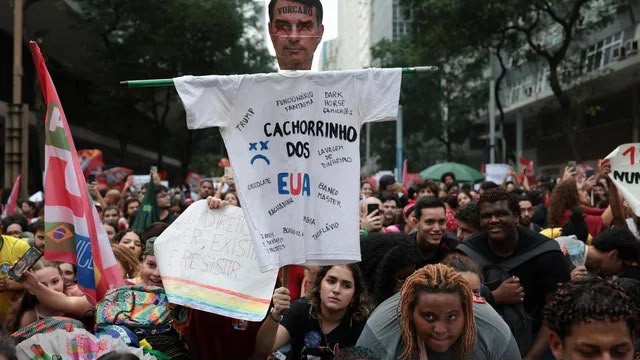 ESTUDIANTES DE RÍO DE JANEIRO PROTESTAN CONTRA LA EXTREMA DERECHA